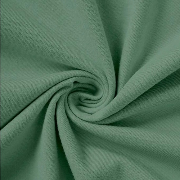 T-SHIRT “I’M FINE. EVERYTHING IS FINE.” CHRISTMAS LIGHT DESIGN DARK GREEN NWT - Picture 4 of 7